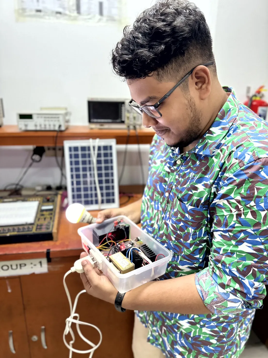 Pure Sinewave Inverter with Solar Charging for Backup Power